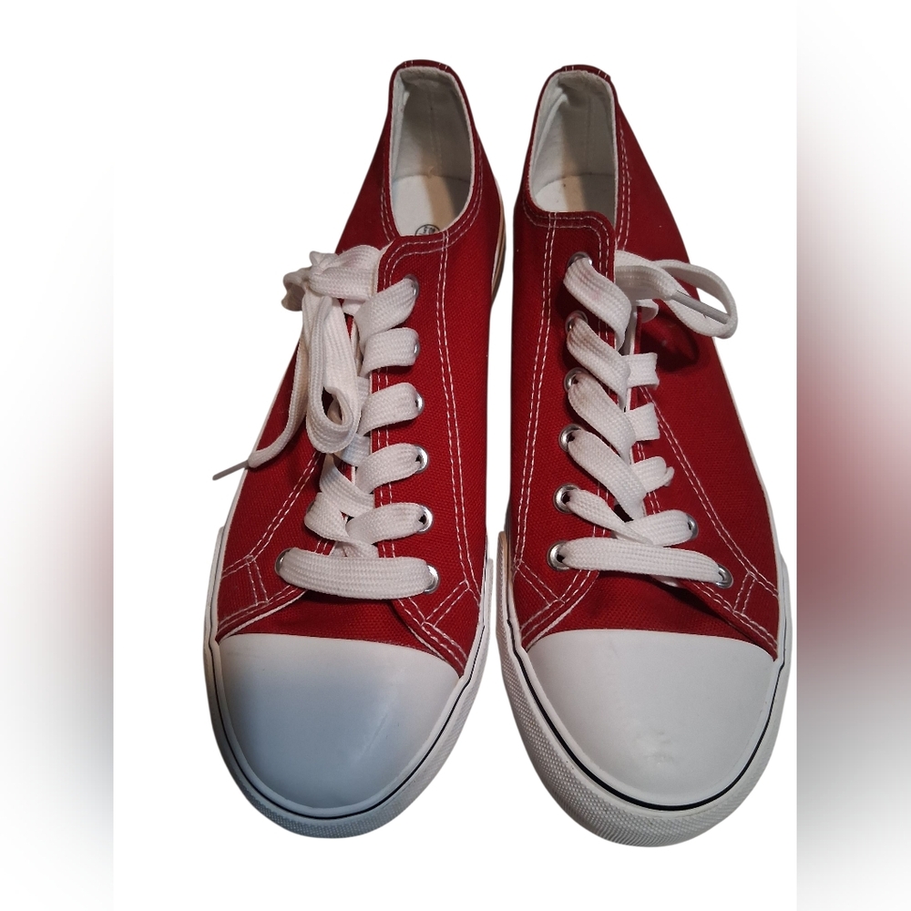 Summer Low Top Bright Red Sneakers / Canvas Shoes Size 9.5, Excellent